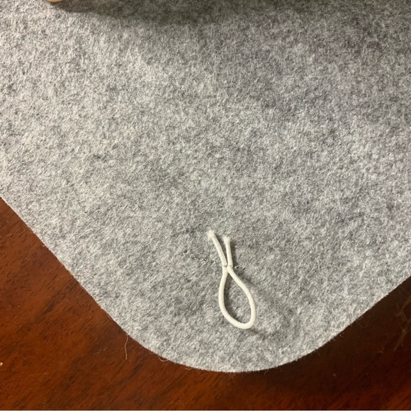 NWOT Material Felt Large Envelope with Heart Print - Picture 3 of 9